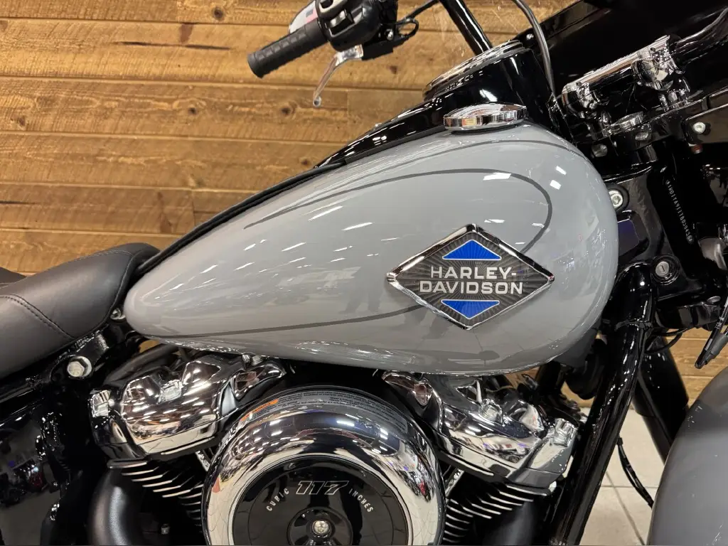 Harley-Davidson Heritage Classic 1 Harley-Davidson Heritage Classic