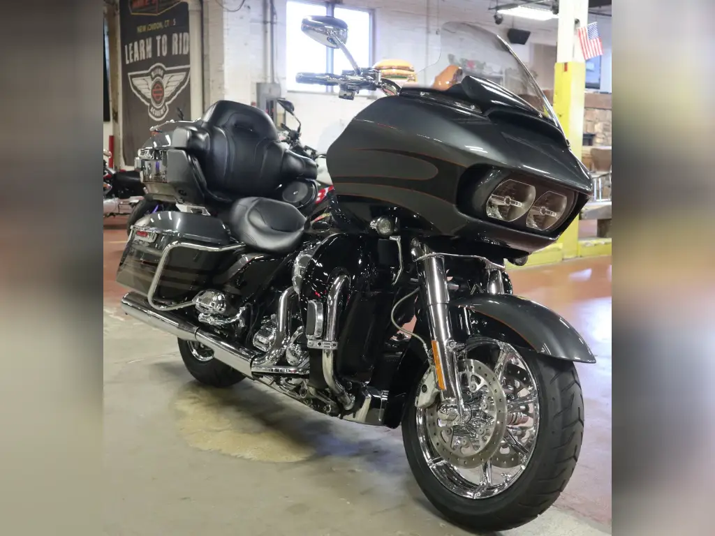 Harley-Davidson CVO Road Glide Ultra 1 Harley-Davidson CVO Road Glide Ultra