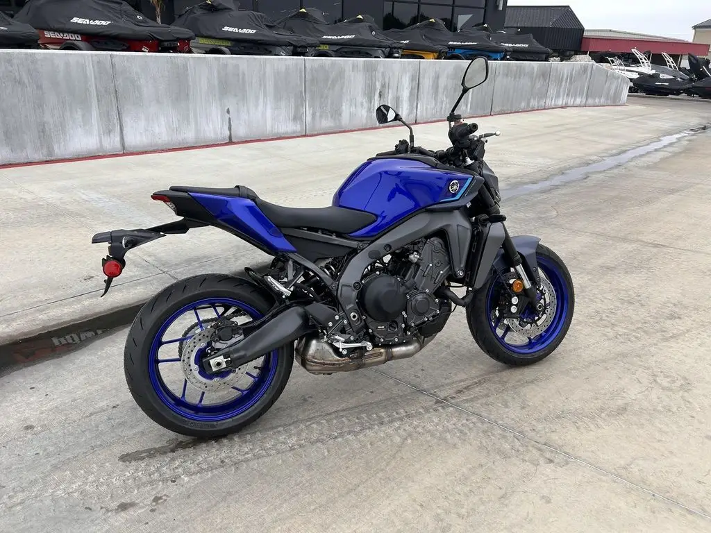 Yamaha MT-09 1 Yamaha MT-09