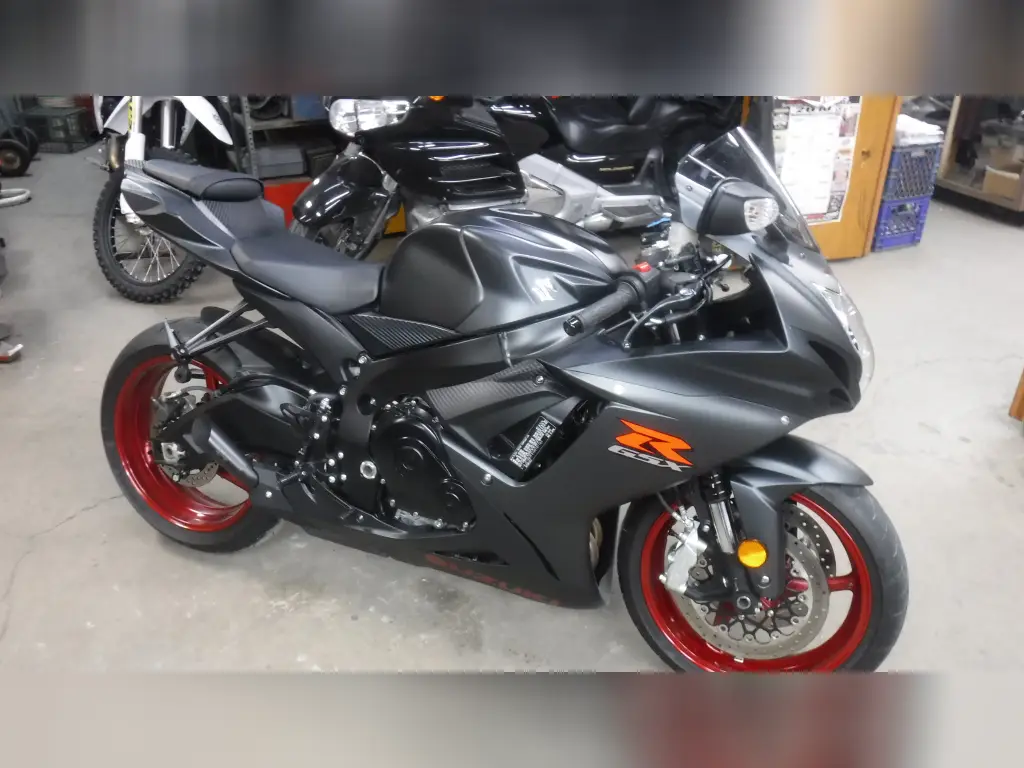 Suzuki GSXR 600 1 Suzuki GSXR 600