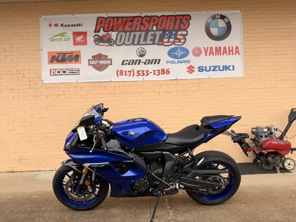 YZF-R7