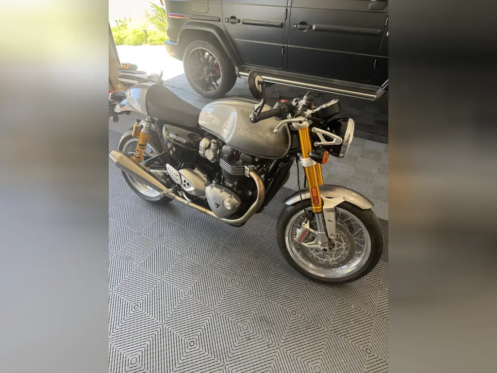 Triumph Thruxton 1200 R 1 Triumph Thruxton 1200 R